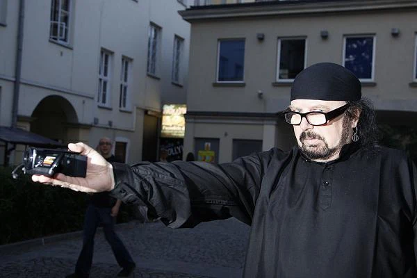 Zbigniew Hołdys chętnie pokazuje się z nowinkami technologicznymi - 2009 r.