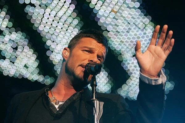W dorobku ma też duet z Królową Popu Madonną - "Be Careful (Cuidado con mi corazón)"