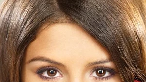 Selena Gomez w zachodzącym słońcu