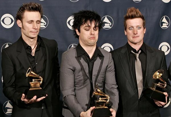 Za sprawą "American Idiot" kolekcja nagród Green Day poszerzyła się o kolejną Grammy