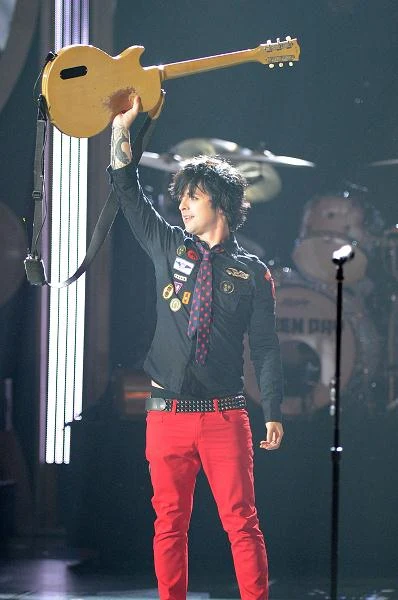 Masową popularność zespół zdobył za sprawą płyty "Dookie" (1994), która rozeszła się w nakładzie 15 mln egzemplarzy