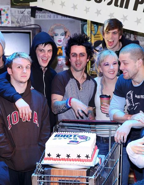 W wieku 15 lat razem z Mikem Dirntem (późniejszym basistą Green Day) powołał do życia swój pierwszy zespół - Sweet Children
