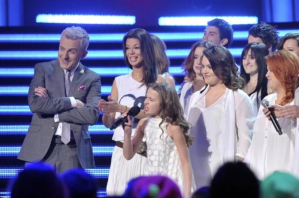 Hubert Urbański oraz Edyta Górniak ze swoją drużyną