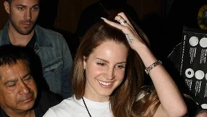 Lana del Rey pokazała brzuch