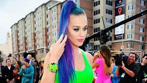 Katy Perry we fluorescencyjnej zieleni