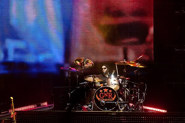 "Przyznam, że z wielką ochotą przyjechałem do Rybnika i bawiłem się naprawdę świetnie. Było warto" - powiedział Tomasz Karolak, który poprzedzał koncert "Gunsów" z zespołem Złe Psy