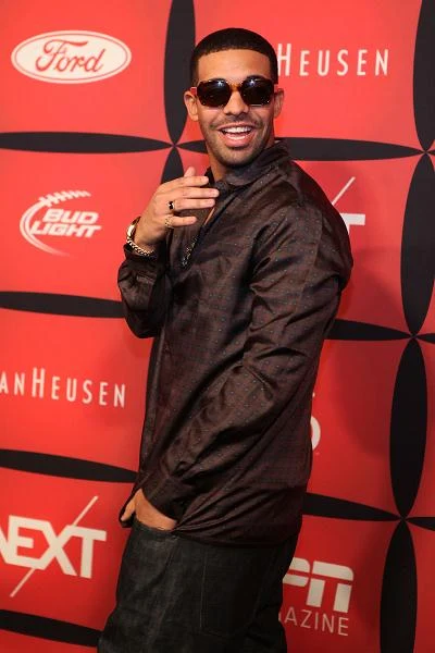 Drake już się uśmiecha na myśl o "parapetówce" - fot. Robin Marchant