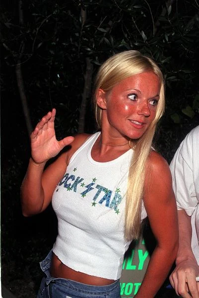 W 1998 roku, po odejściu ze Spice Girls, Geri rozpoczęła karierę jako solowa artystka. W tej odsłonie sprzedała 12 milionów płyt na całym świecie W 1998 roku, po odejściu ze Spice Girls, Geri rozpoczęła karierę jako solowa artystka. W tej odsłonie sprzedała 12 milionów płyt na całym świecie