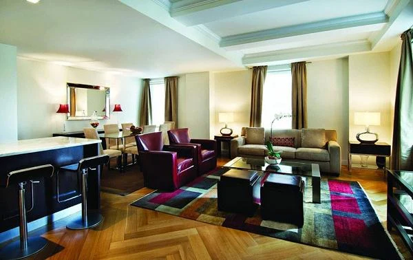 2,5 mln dolarów wydał wokalista Liam Gallagher (Oasis, Beady Eye) na luksusowy apartament w Nowym Jorku (fot. Stribling / Splash News) 2,5 mln dolarów wydał wokalista Liam Gallagher (Oasis, Beady Eye) na luksusowy apartament w Nowym Jorku (fot. Stribling / Splash News)