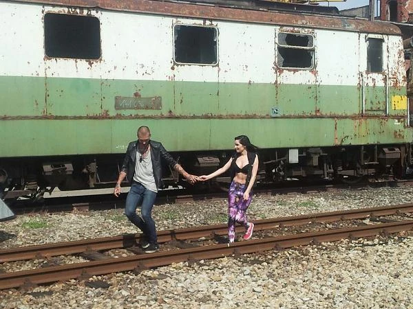 Sceny kręcono m.in. w opuszczonej scenerii Portu Miejskiego we Wrocławiu oraz na jednym z mostów kolejowych w okolicach miasta