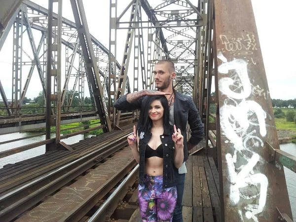 9 sierpnia we Wrocławiu odbyły się zdjęcia do pierwszego teledysku Eweliny Lisowskiej, kręconego do singla "Nieodporny rozum" oraz anglojęzycznej jego wersji - "Boy Next Door". Za produkcję klipu odpowiada rozchwytywana Grupa #13