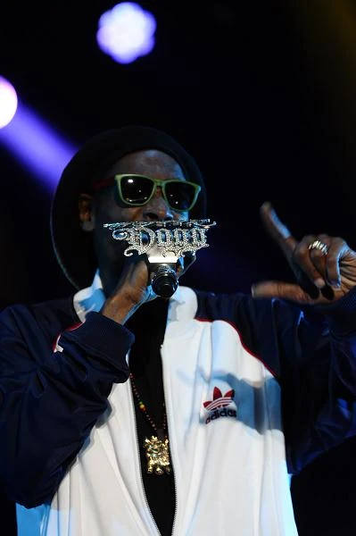 Snoop ubrany w jamajską czapkę i okulary w rasta barwach przywiózł ze sobą plejadę kalifornijskich legend - Daza Dillingera, Kurupta (Tha Dogg Pound), Soopafly'a i RBX'a. I z ich wsparciem zabrał nas w podróż przez swój bogaty repertuar, serwując 80 minut samych hitów