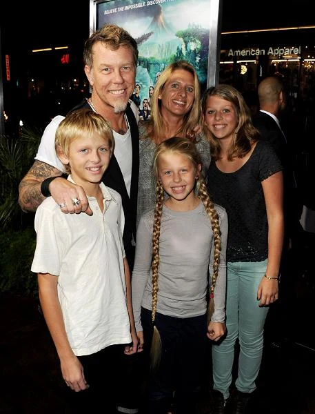 James Hetfield z zespołu Metallica w 1997 roku poślubił Francescę Tomasi. Mają trójkę dzieci - Castora, Marcellę i Cali. Lider legendy thrash metalu często podkreśla, że żona sprawiła, że dojrzał i skończyły się jego problemy z alkoholem - fot. Kevin Winter