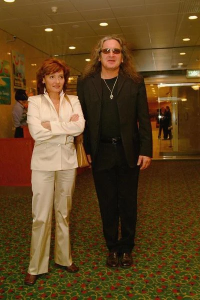 Kolejne zgłoszenie od naszych użytkowników - Grzegorz Markowski z żoną Krystyną. Parą są od prawie 40 lat (ślub wzięli w 1973 r.), choć wokalista Perfectu zawsze marzył o... haremie! Mają córkę Patrycję, również wokalistkę