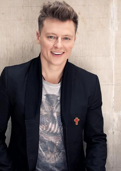 Jesienią 2011 r. wziął udział w programie "The Voice of Poland", gdzie należał do grupy Andrzeja Piasecznego. Dotarł do półfinału