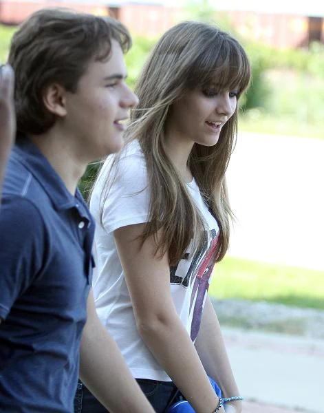 Dzieciom Michaela Jacksona towarzyszyła ich babcia Katherine, ciocia LaToya oraz kuzyn TJ, prawny współopiekun sierot (fot. Tasos Katopodis). Dzieciom Michaela Jacksona towarzyszyła ich babcia Katherine, ciocia LaToya oraz kuzyn TJ, prawny współopiekun sierot (fot. Tasos Katopodis).