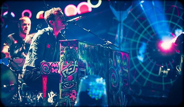 Na Stadionie Narodowym pojawiło się kilkadziesiąt tysięcy widzów (ok. 30 tys. - brak oficjalnych danych) Na Stadionie Narodowym pojawiło się kilkadziesiąt tysięcy widzów (ok. 30 tys. - brak oficjalnych danych)