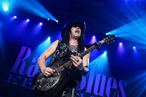 Eric Sardinas & Big Motor