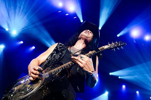 Eric Sardinas & Big Motor
