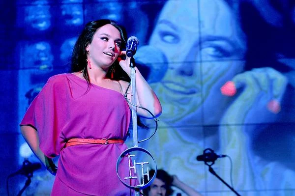 Z biegiem lat i miesięcy Ewy Farnej jest coraz więcej