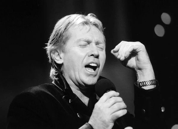 2 września w wieku 63 lat zmarł wokalista i autor piosenek Waldemar Kocoń (przeboje "Moje chryzantemy" i "Uśmiechnij się mamo") Czytaj więcej