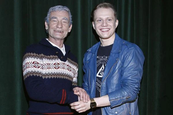 Główną postać w klipie gra Krzysztof Kiersznowski, czyli słynny Wąski z "Killera"
