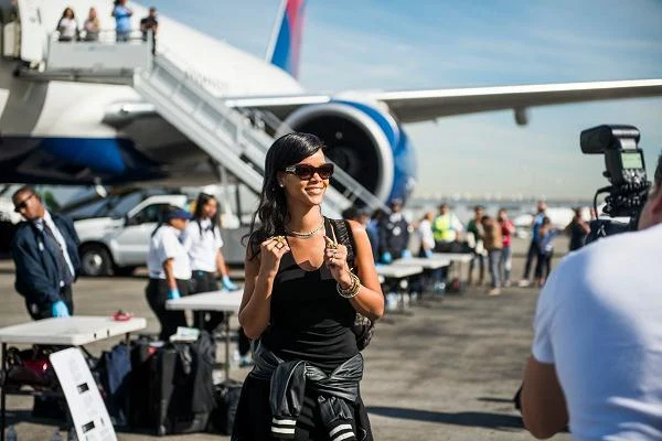 Gwiazda podróżuje specjalnie wynajętym na tę okazję samolotem Boeing 777, na pokładzie którego towarzyszy jej 150 akredytowanych dziennikarzy z całego świata - fot. Meredith Truax
