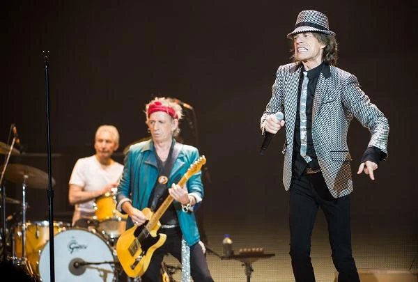 Na scenie pojawili się goście specjalni: Mary J. Blige, gitarzysta Jeff Beck i byli muzycy The Rolling Stones: basista Bill Wyman i gitarzysta Mick Taylor. Dla Wymana był to pierwszy występ ze Stonesami od 1992 roku, a dla Taylora - od 1974 r. - fot. Ian Gavan