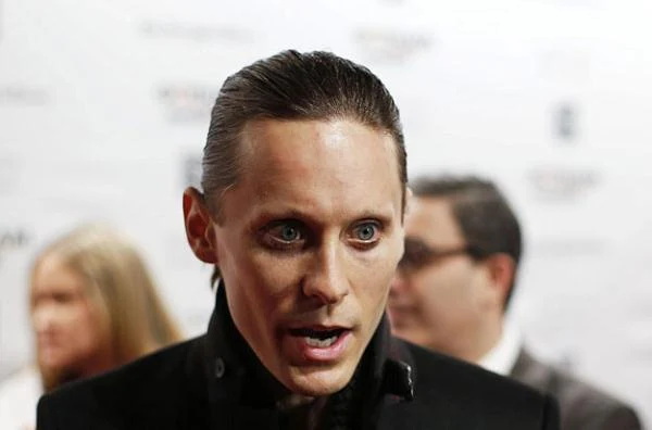 A jak Wam się podoba wychudzony i pozbawiony brwi Jared Leto? Czekamy na opinie i komentarze (fot. Agencja Forum/Reuters)!
