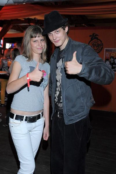 W październiku 2006 roku Ala Boratyn postanowiła opuścić zespół, rozpoczynając karierę solową (na zdjęciu z aktorem Adamem Fidusiewiczem) W październiku 2006 roku Ala Boratyn postanowiła opuścić zespół, rozpoczynając karierę solową (na zdjęciu z aktorem Adamem Fidusiewiczem)