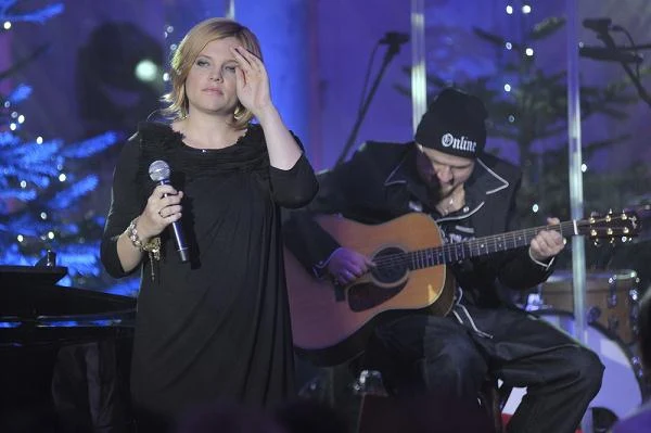 Wokalistka poza działalnością stricte muzyczną w 2011 roku wzięła udział w telewizyjnym konkursie talentów "The Voice Of Poland", gdzie była jurorką i nauczycielką.