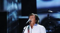 Na koniec na scenie pojawił się Paul McCartney, który wystąpił z byłymi muzykami Nirvany: Davem Grohlem (perkusja), Kristem Novoselicem (bas) i Patem Smearem (gitara) (fot. Larry Busacca).