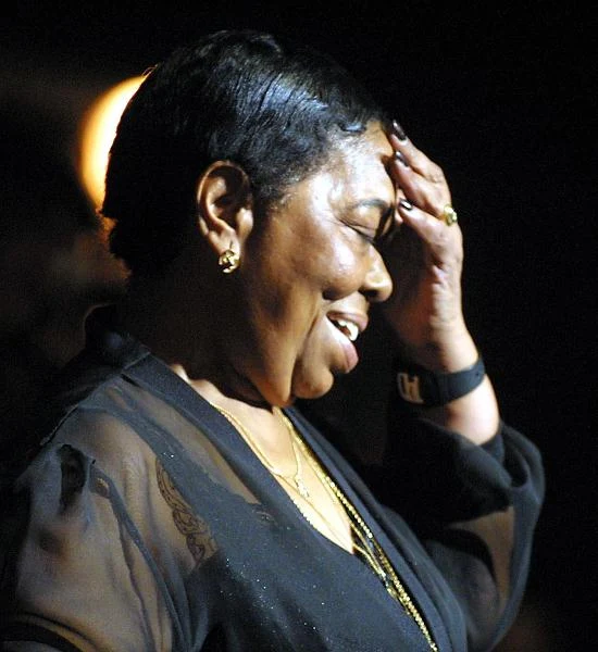 We wrześniu 2011 roku poinformowano, że w związku z problemami zdrowotnymi przechodzi na artystyczną emeryturę