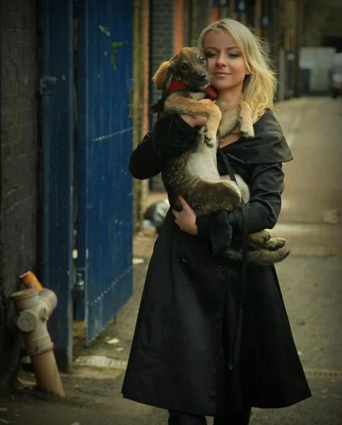 Zdjęcia do teledysku zostały nakręcono w Londynie (tam mieszka Pola) i Los Angeles