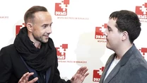 Nergal nie ukrywa, że miał niewielką wiedzę na temat białaczki.
"Byłem kompletnym ignorantem. Sam u siebie podejrzewałem jakąś chorobę egzotyczną, strasznie się pociłem, na całej głowie miałem małe guzki, miałem coraz mniej sił. Nigdy, w najbardziej kasandrycznych snach nie wpadłbym na to, że to może być nowotwór" - opowiadał na łamach "Wprost"<p>