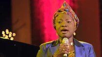 Pochodząca z Beninu wokalistka nazywana jest dzisiaj ikoną afro-music. Angelique Kidjo zdobyła uznanie krytyków i publiczności dzięki niezwykłemu głosowi i osobowości scenicznej