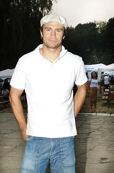 "Byliśmy pełni wiary i optymizmu, poza tym dość dobrze tańczyliśmy i wyglądaliśmy i chyba nieźle śpiewaliśmy, dlatego wszystkie znaki na niebie wskazywały, że będzie sukces" - mówił w jednym z wywiadów "Byliśmy pełni wiary i optymizmu, poza tym dość dobrze tańczyliśmy i wyglądaliśmy i chyba nieźle śpiewaliśmy, dlatego wszystkie znaki na niebie wskazywały, że będzie sukces" - mówił w jednym z wywiadów