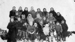 Deportowani Polacy w miejscowości Bannowka w radzieckim Kazachstanie