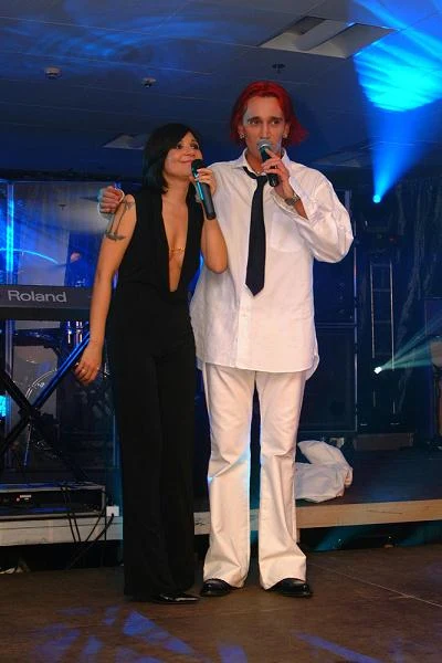 Pierwszą wokalistką Ich Troje była Magda Femme (1995-2001). Z nią zespół wydał przebojowe płyty "3" i "Ad. 4" Pierwszą wokalistką Ich Troje była Magda Femme (1995-2001). Z nią zespół wydał przebojowe płyty "3" i "Ad. 4"