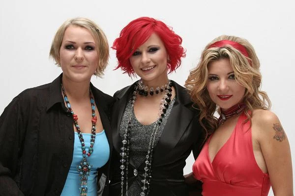 Magda Femme, Ania Świątczak i Justyna Majkowska w 2006 roku Magda Femme, Ania Świątczak i Justyna Majkowska w 2006 roku