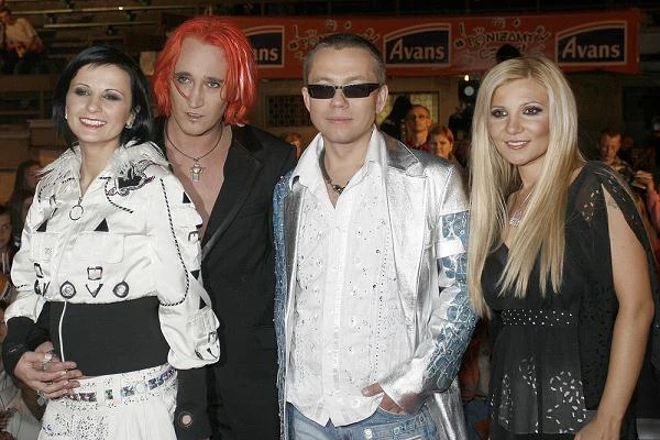 Magda Femme (pierwsza z prawej) była pierwszą żoną Michała Wiśniewskiego (w latach 1996-2001). Świadkiem na ich ślubie był Jacek Łągwa z Ich Troje (drugi z prawej) Magda Femme (pierwsza z prawej) była pierwszą żoną Michała Wiśniewskiego (w latach 1996-2001). Świadkiem na ich ślubie był Jacek Łągwa z Ich Troje (drugi z prawej)