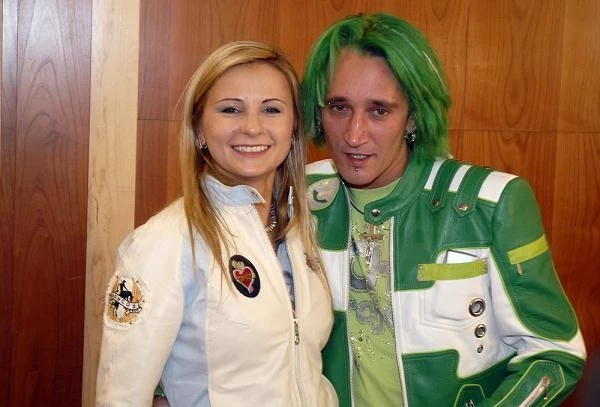 Ania Wiśniewska odeszła z Ich Troje w 2010 roku. Niespełna rok wcześniej zaczęła karierę solową jako Aniqa Ania Wiśniewska odeszła z Ich Troje w 2010 roku. Niespełna rok wcześniej zaczęła karierę solową jako Aniqa