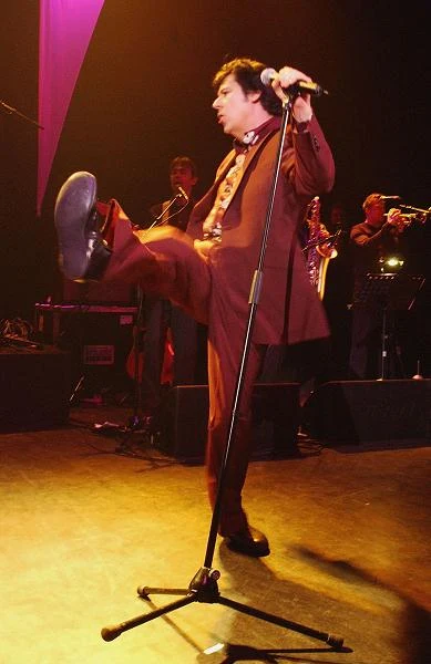 W tym samym roku na listach królowały także piosenki "You Drive Me Crazy" i "Green Door", które pochodziły z następnego albumu - "Shaky"