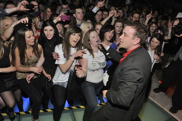 Przypomnijmy, że grupa Weekend zdobyła sławę piosenką "Ona tańczy dla mnie". Discopolowy utwór stał się największym polskim przebojem 2012 roku.