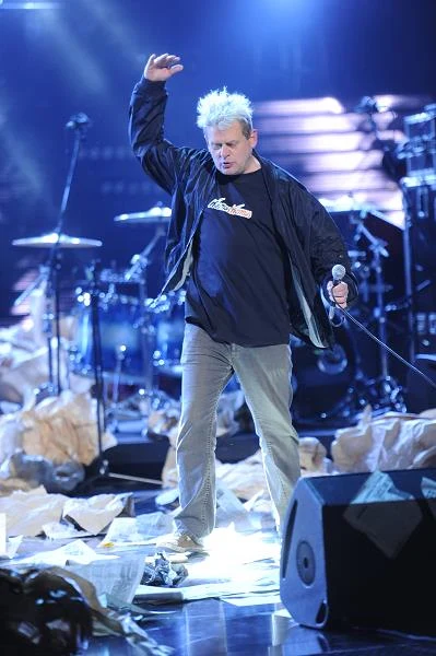 Grupa Kult nagrała również dwa albumy z utworami Stanisława Staszewskiego: "Taka Kazika" i "Tata Kazika 2". Na tych bestsellerowych płytach znalazły się tak znane utwory, jak "Celina", "Baranek", "Knajpa morderców", "Królowa życia" czy "Jeśli zechcesz odejść - odejdź".