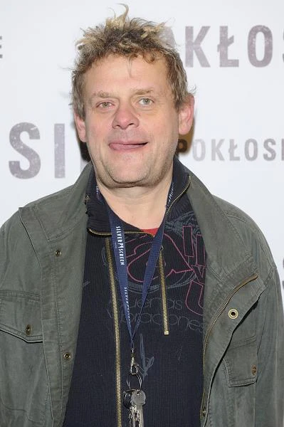 Kult to nie jedyne artystyczne przedsięwzięcie pracowitego Kazika Staszewskiego. Artysta w 1991 roku wydał solowy rapowy album zatytułowany "Spalam się" z przebojową piosenką tytułową. Jako Kazik wokalista wydał dziesięć albumów solowych, z których pochodzą takie przeboje, jak "100 000 000", "Oddalenie", "12 Groszy", "Maciek, ja tylko żartowałem", "Sztos", "Mars napada" czy "Los się musi odmienić".