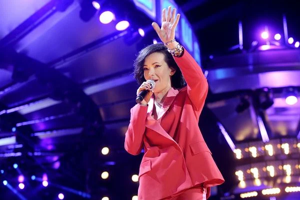 Katarzyna Kowalska urodziła się 13 czerwca 1973 roku. Choć przyszło jej nosić statystycznie najbardziej pospolite polskie imię i nazwisko od dziecka wyróżniała się z tłumu jako rezolutna, ale i wrażliwa dziewczynka