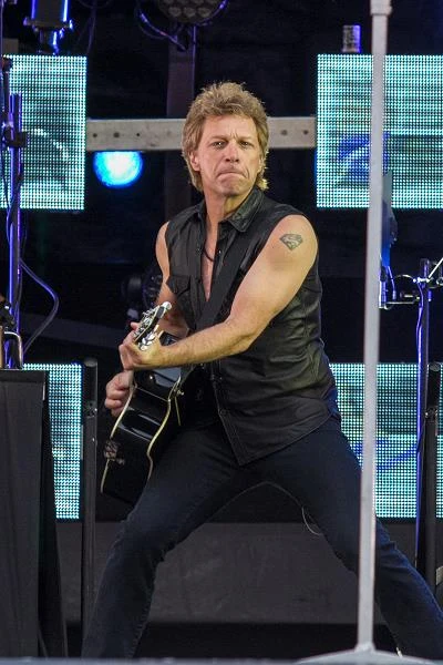 W składzie Bon Jovi zabrakło gitarzysty Richiego Sambory, który z powodów osobistych nie wyruszył w trasę z zespołem