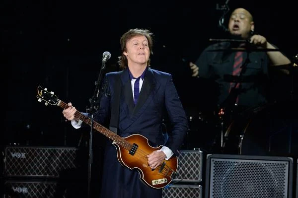 71-letni Paul McCartney imponował formą. "Pamiętacie?" - rzucił ze sceny słysząc "Happy Birthday" zaśpiewane przez fanów. Urodziny obchodził cztery dni przed koncertem w Warszawie - fot. Jacek Turczyk