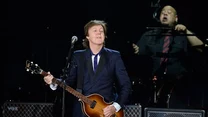 71-letni Paul McCartney imponował formą. "Pamiętacie?" - rzucił ze sceny słysząc "Happy Birthday" zaśpiewane przez fanów. Urodziny obchodził cztery dni przed koncertem w Warszawie - fot. Jacek Turczyk